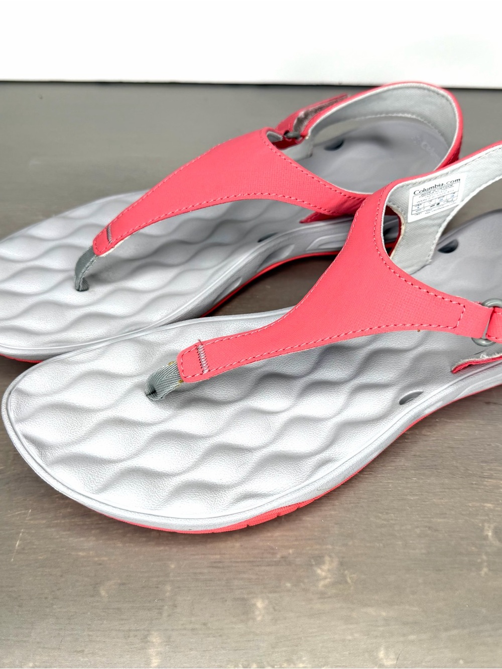 Columbia PFG Techlite Sandals Women's Size 9 Suntech Vent Thong Flip Flops Coral